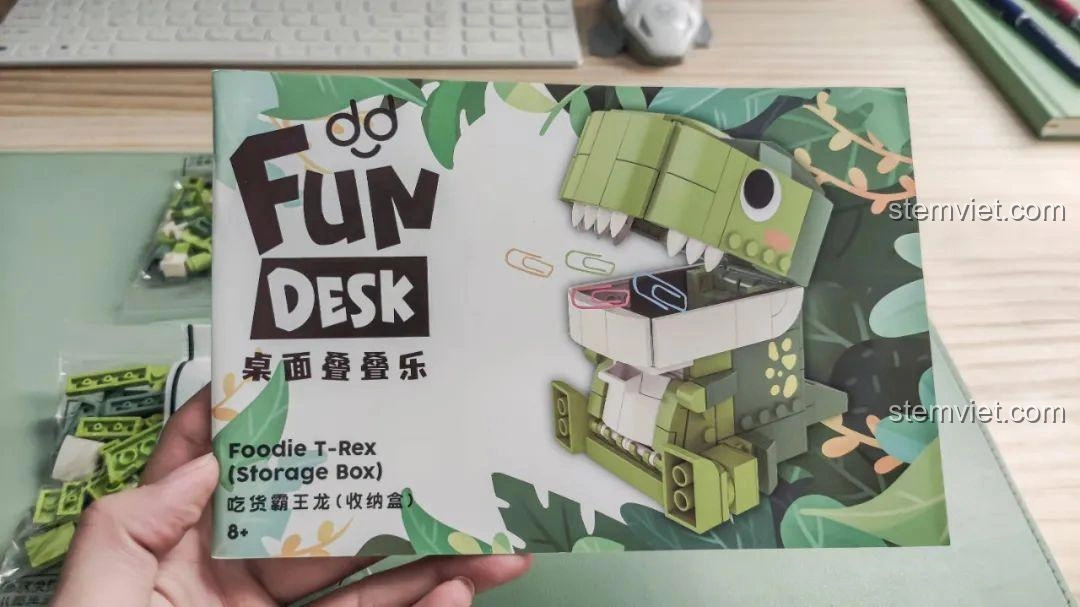 Sách hướng dẫn lắp ráp của bộ đồ chơi Khủng long Bạo Chúa Ăn Vặt JAKI JK5102, hình ảnh minh họa rõ ràng.