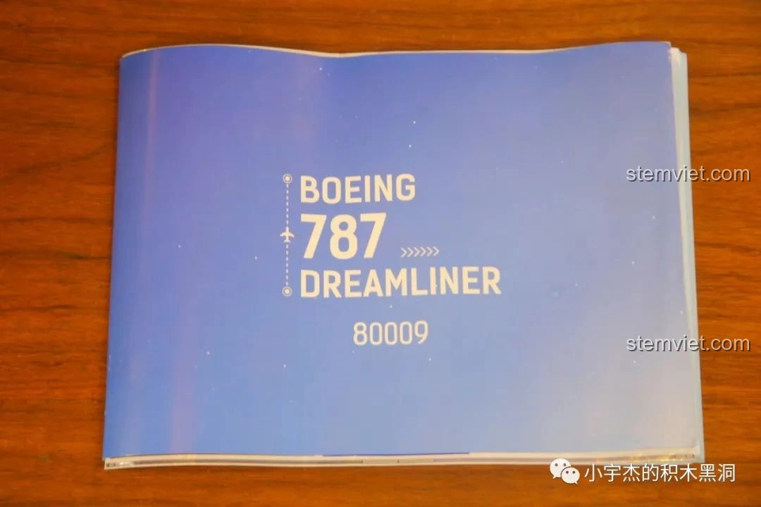 Sách hướng dẫn lắp ráp chi tiết cho bộ TEC Creators 80009 Boeing 787 Dreamliner.