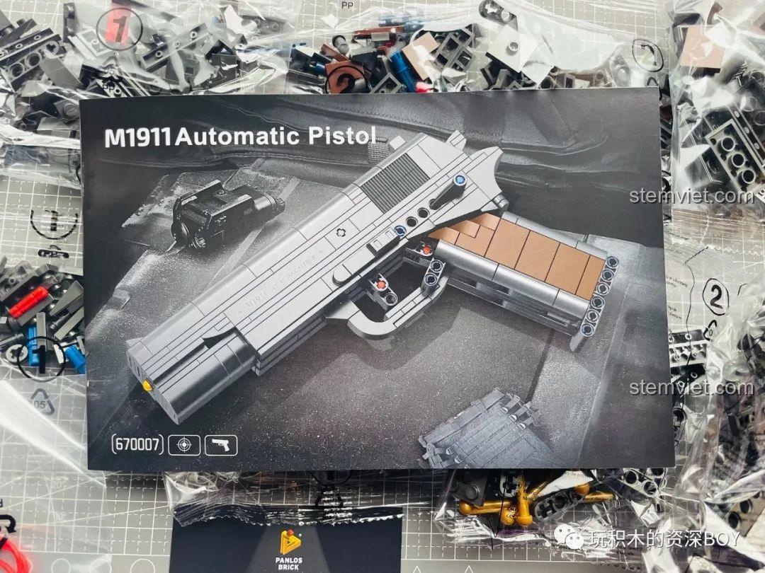 Sách hướng dẫn lắp ráp chi tiết của bộ PanlosBrick 670007 Súng Lục M1911, hình ảnh rõ ràng, dễ hiểu.
