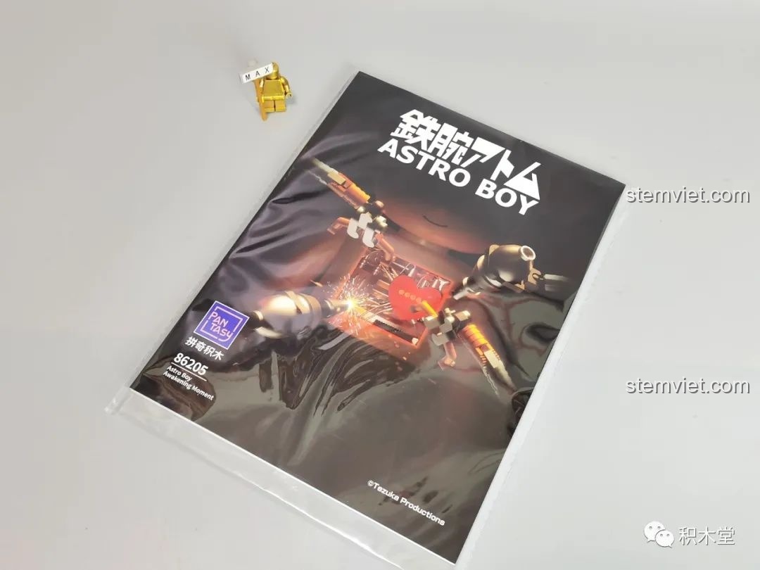 Sách hướng dẫn lắp ráp của bộ Pantasy Astro Boy 86205, bìa cứng cáp và hình ảnh sắc nét.