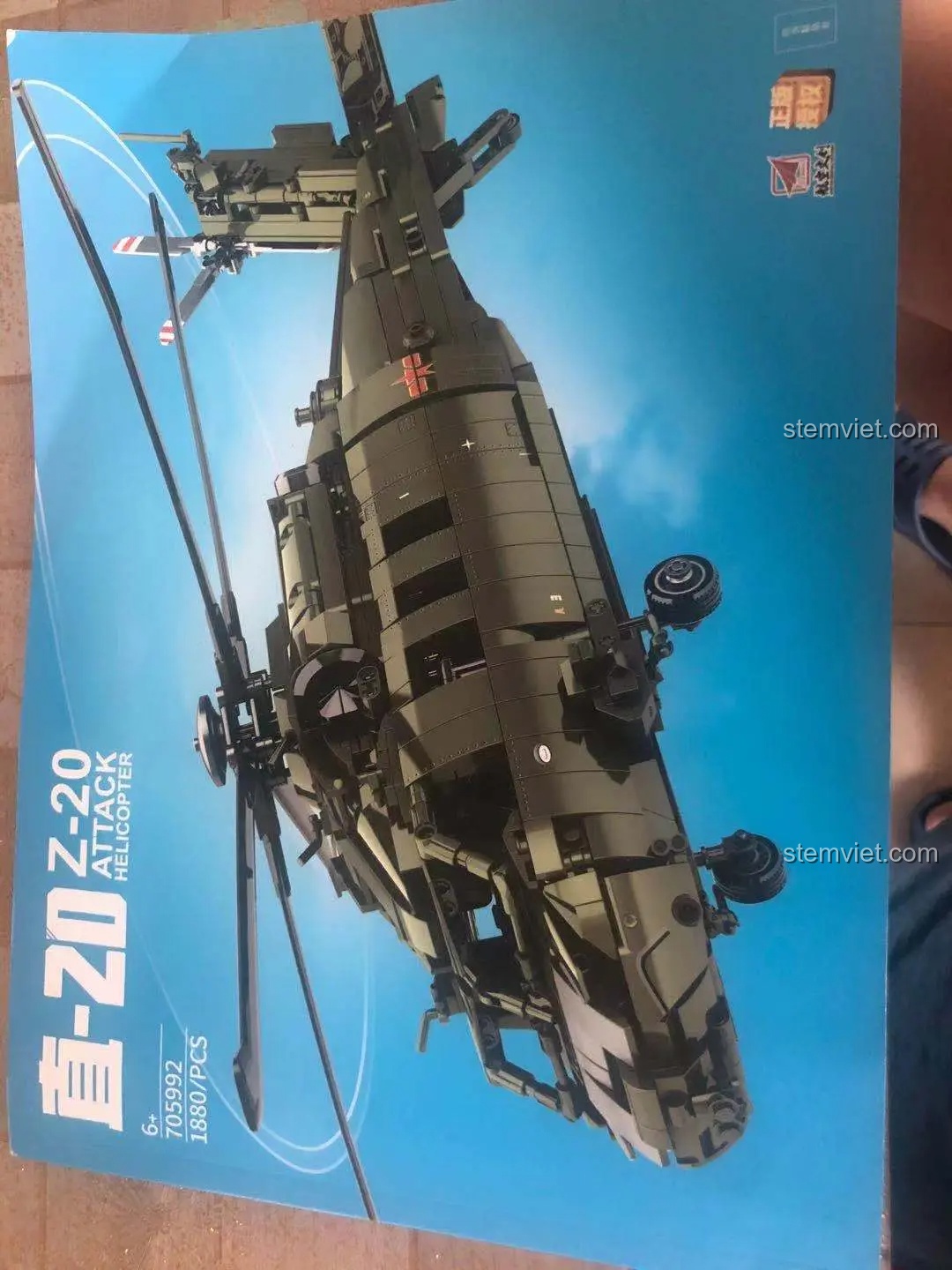 Bìa sách hướng dẫn lắp ráp của bộ SEMBO 705992 Trực thăng Đa dụng Z-20, thiết kế đồng bộ với vỏ hộp.