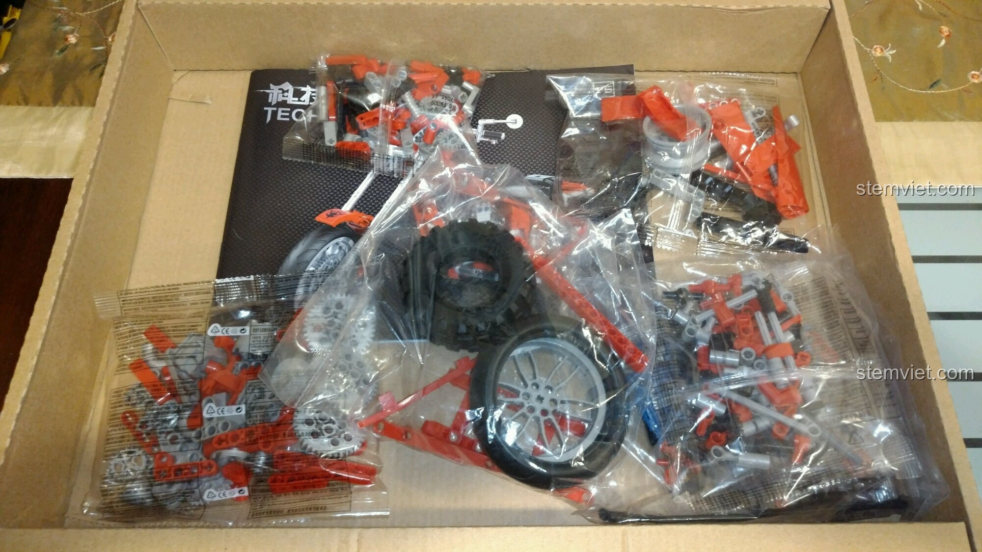 Sách hướng dẫn lắp ráp mô hình Winner 7046 với các bước chi tiết và hình ảnh sản phẩm cùng series.