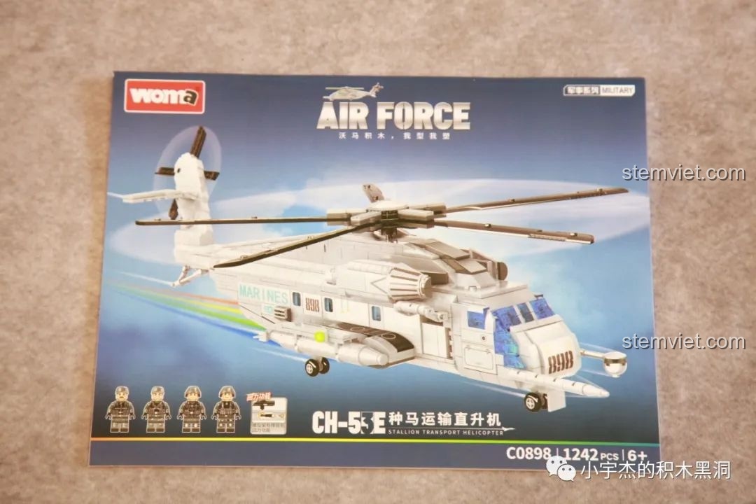 Trang bìa sách hướng dẫn lắp ráp chi tiết cho bộ đồ chơi Máy bay trực thăng CH-53E WOMA giá bình dân.