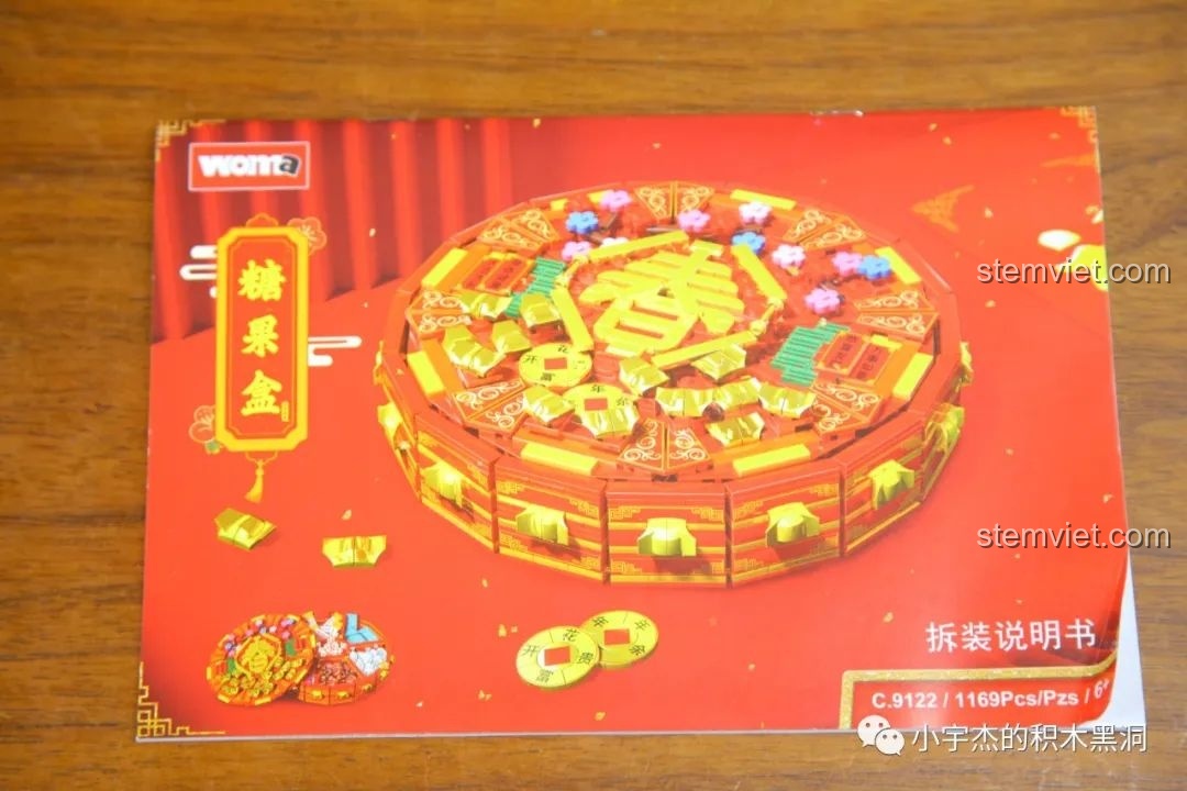 Sách hướng dẫn lắp ráp chi tiết của bộ WOMA C.9122 Hộp quà Tết, hình ảnh minh họa rõ nét và đầy màu sắc.