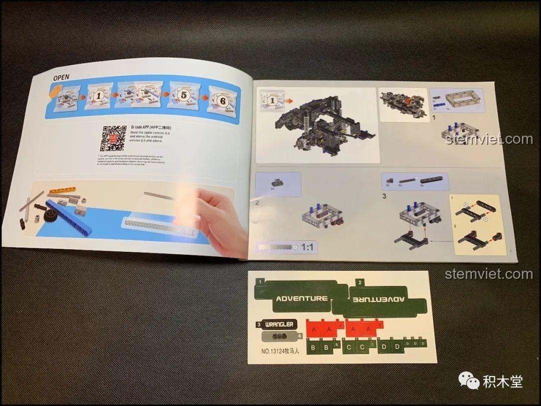 Sách hướng dẫn và decal của đồ chơi mô hình Xe Jeep Wrangler Rubicon Điều Khiển Từ Xa Mould King.