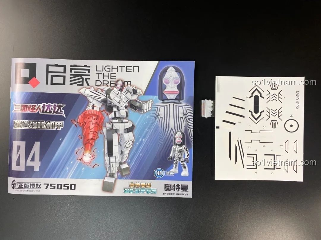 Sách hướng dẫn lắp ráp và tấm sticker đi kèm của bộ Qman 75050 Mecha Dada.