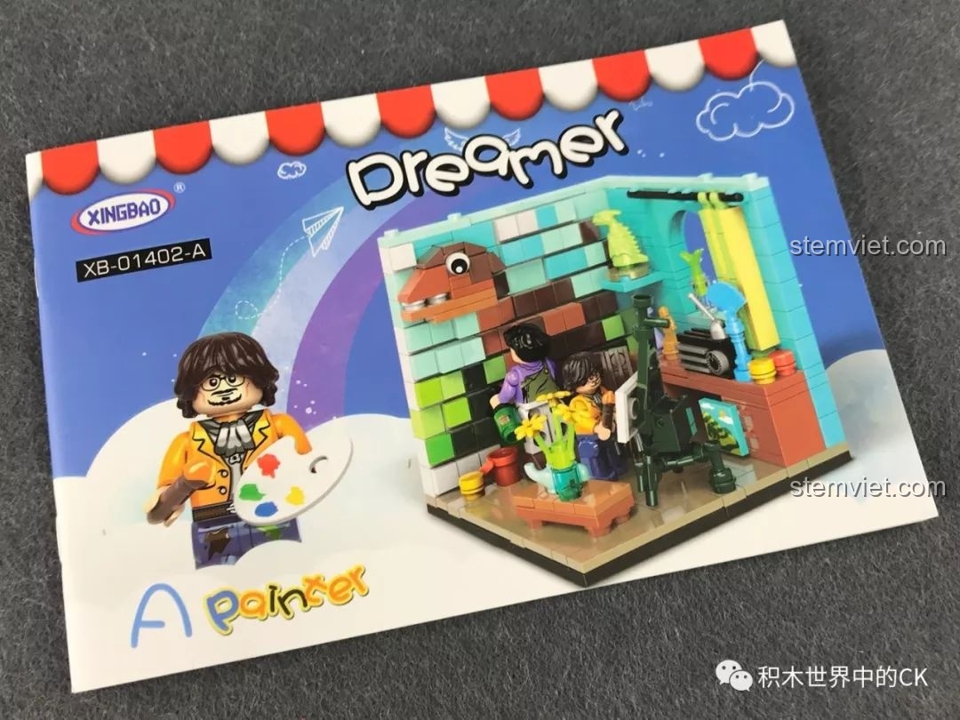 Sách hướng dẫn lắp ráp cho mô hình Phòng làm việc của Họa sĩ XB-01402-A, bìa sách in màu sắc nét.