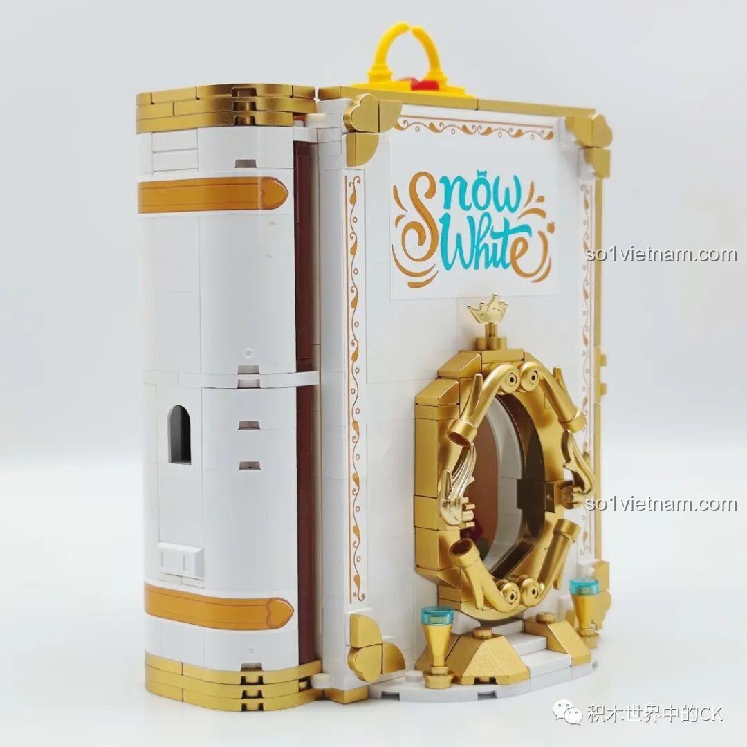 Góc nhìn chính diện của sách mô hình Nàng Bạch Tuyết Wekki 506183 khi đóng lại, nổi bật với màu trắng và vàng.