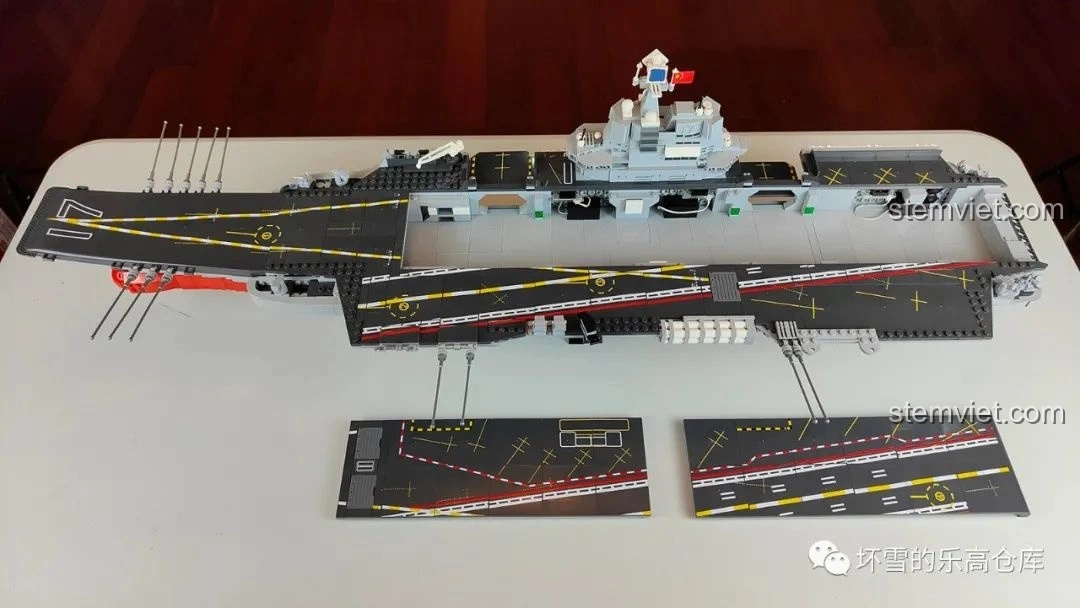 Sàn bay có thể tháo rời và khoang chứa máy bay của đồ chơi lắp ghép Mô Hình Tàu Sân Bay Sơn Đông 01