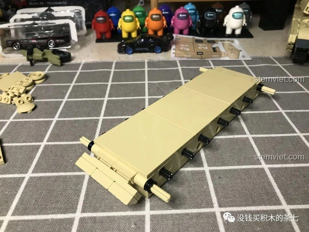 Sàn xe tăng Challenger 2 FV 4034 JIAZHI 0105 đã hoàn thành, sẵn sàng cho việc gắn các chi tiết bên ngoài.