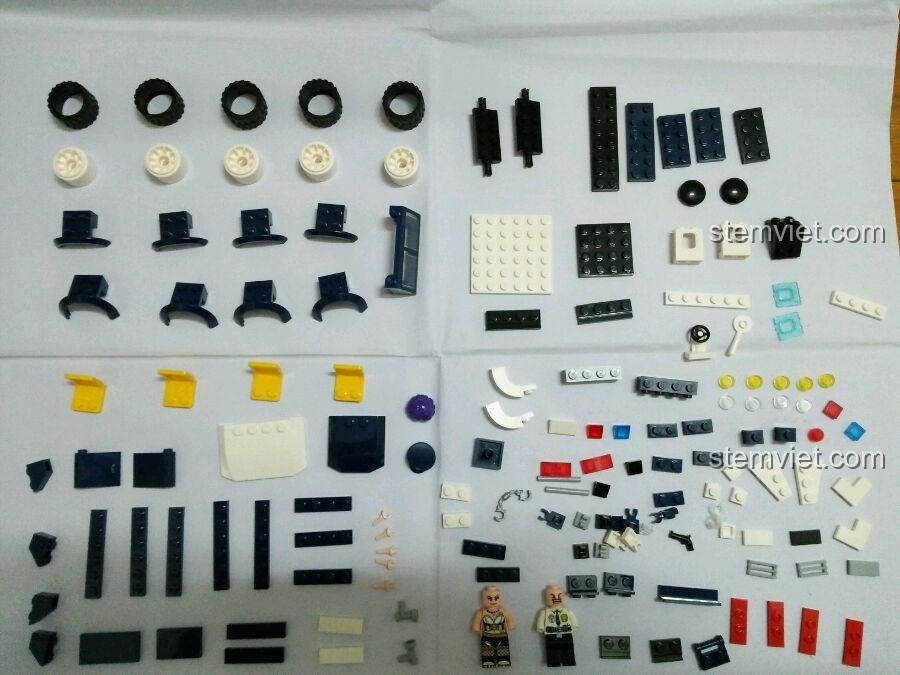 Tất cả mảnh ghép của bộ Enlighten 1906 được sắp xếp gọn gàng, sẵn sàng cho quá trình lắp ráp xe cảnh sát.