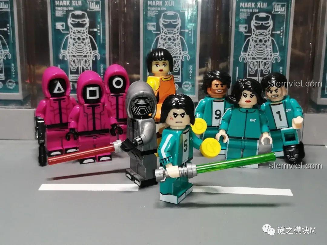 Các nhân vật minifigure Squid Game KF6149 của Kopf được sắp xếp cùng nhau.