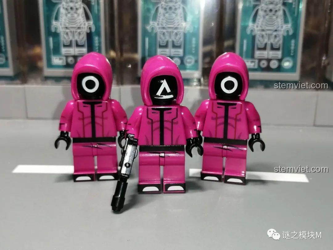 Các nhân vật minifigure Squid Game KF6149 của Kopf được sắp xếp.