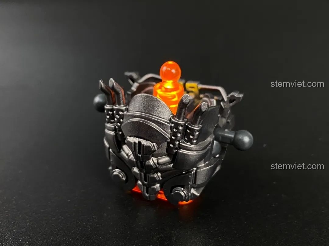 Mặt sau của mô hình Scourge BLOKEES, lộ rõ các chi tiết cơ khí và gai nhọn đặc trưng.