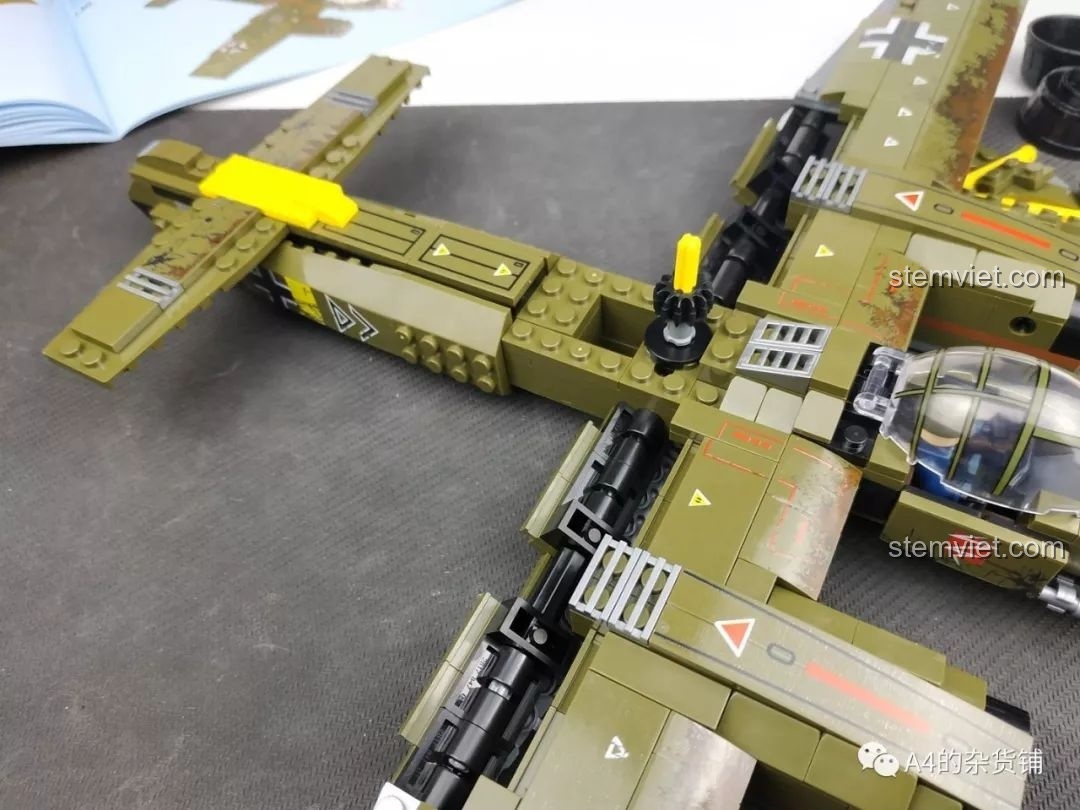 Phần đuôi đứng của máy bay ném bom Junkers Ju-88 đã được lắp ráp hoàn chỉnh, review SEMBO 101037 Máy bay ném bom Đức Ju-88.