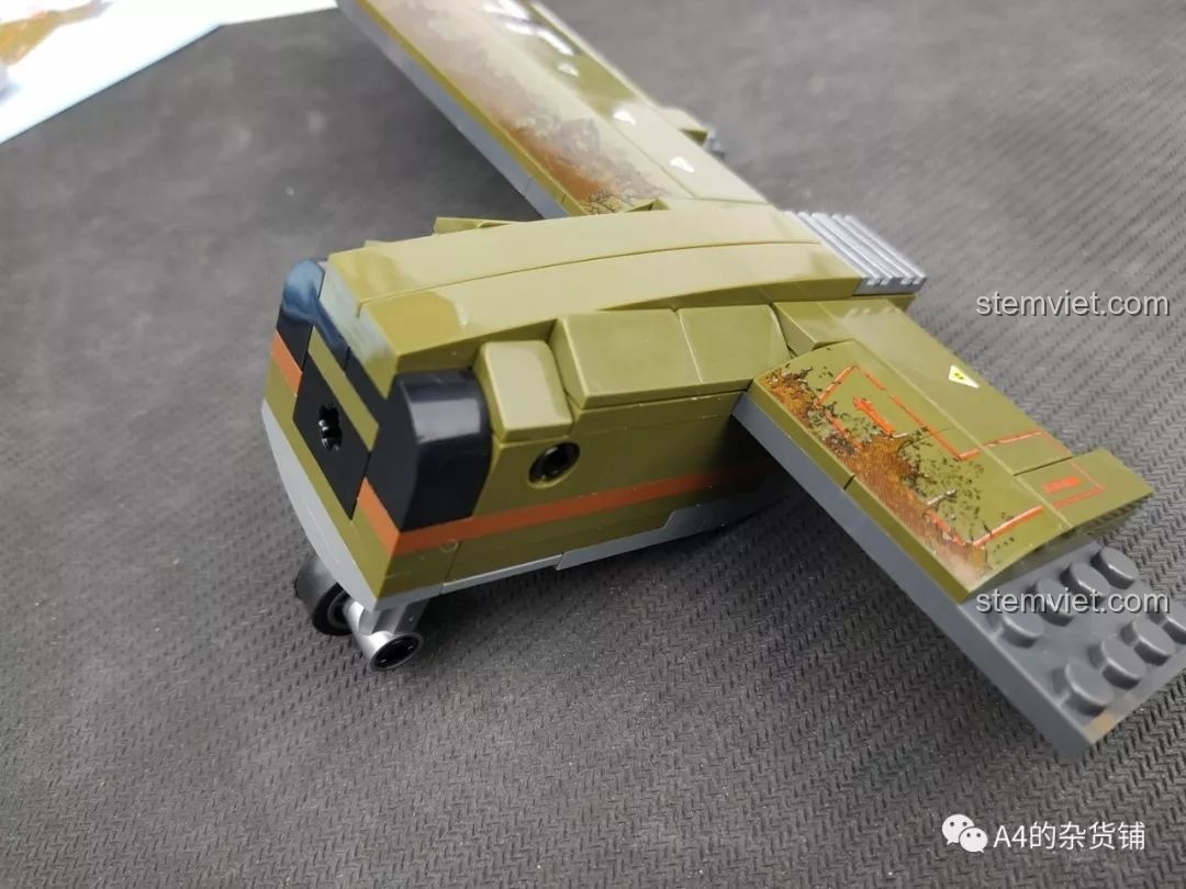 Khoang động cơ và cánh máy bay ném bom Junkers Ju-88 được kết nối, review SEMBO 101037 Máy bay ném bom Đức Ju-88.