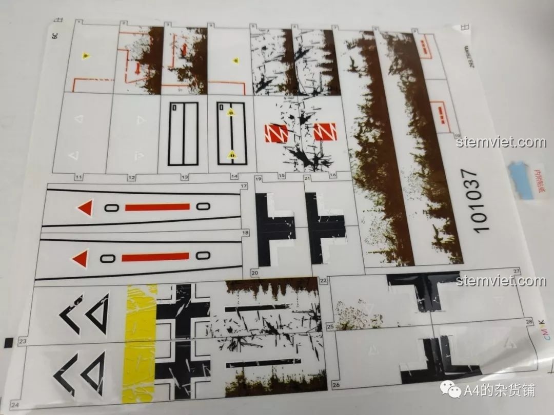 Tấm sticker bằng nhựa trong suốt với nhiều chi tiết trang trí cho bộ lắp ráp SEMBO 101037 Máy bay ném bom Junkers Ju-88, review SEMBO 101037 Máy bay ném bom Đức Ju-88.