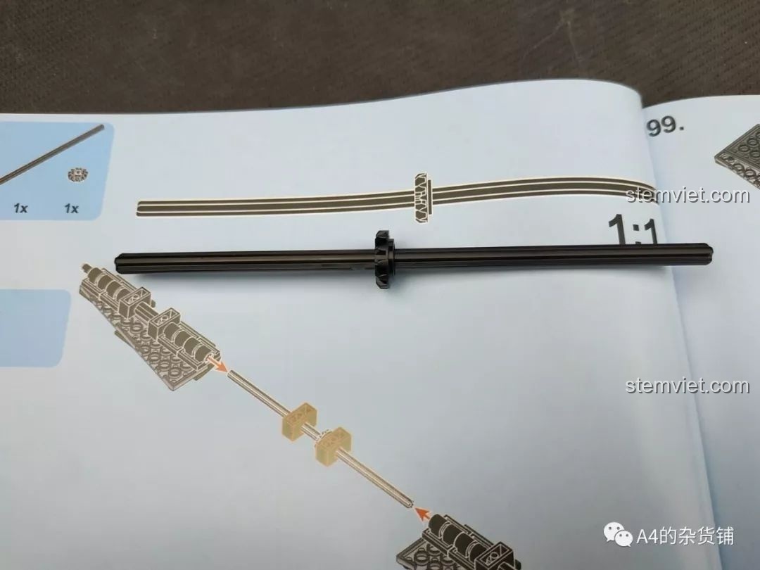 Lắp ráp trục điều khiển cánh phụ của máy bay ném bom Junkers Ju-88, cho thấy cơ chế hoạt động, review SEMBO 101037 Máy bay ném bom Đức Ju-88.