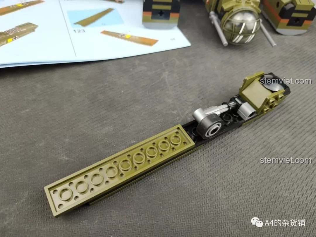 Túi mảnh ghép số 8 của bộ SEMBO 101037 Máy bay ném bom Junkers Ju-88, chứa các chi tiết cho phần đuôi, review SEMBO 101037 Máy bay ném bom Đức Ju-88.