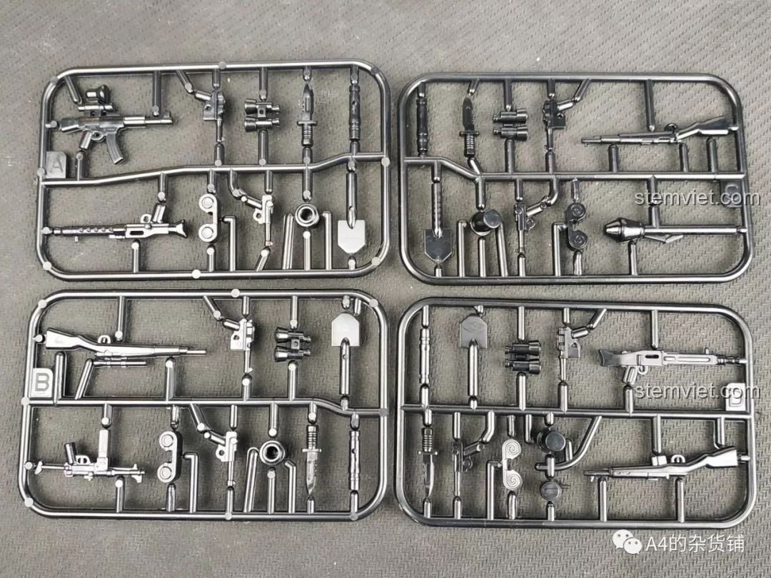 Các phụ kiện vũ khí đi kèm bộ lắp ráp SEMBO 101037 Máy bay ném bom Junkers Ju-88, bao gồm súng, dao, xẻng, review SEMBO 101037 Máy bay ném bom Đức Ju-88.