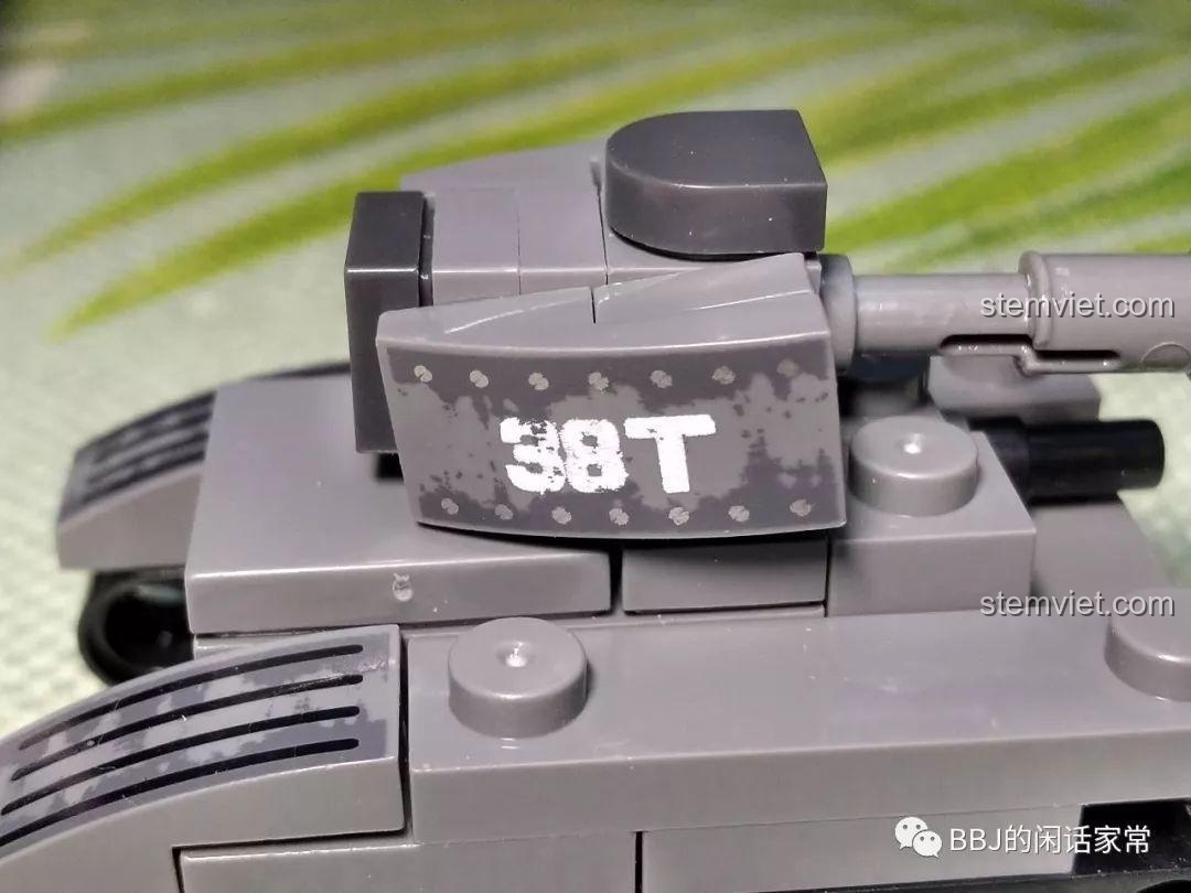 Mô hình Xe tăng hạng nhẹ 38t SEMBO 101063 sau khi lắp ráp hoàn chỉnh, màu xám đặc trưng của quân đội Đức.