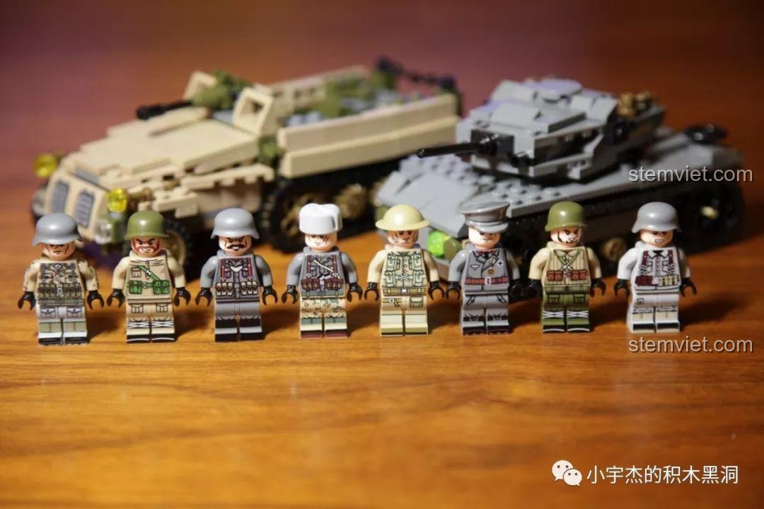 Toàn bộ sản phẩm từ bộ SEMBO 101113-101120, bao gồm 8 minifigure và 2 xe hợp thể.