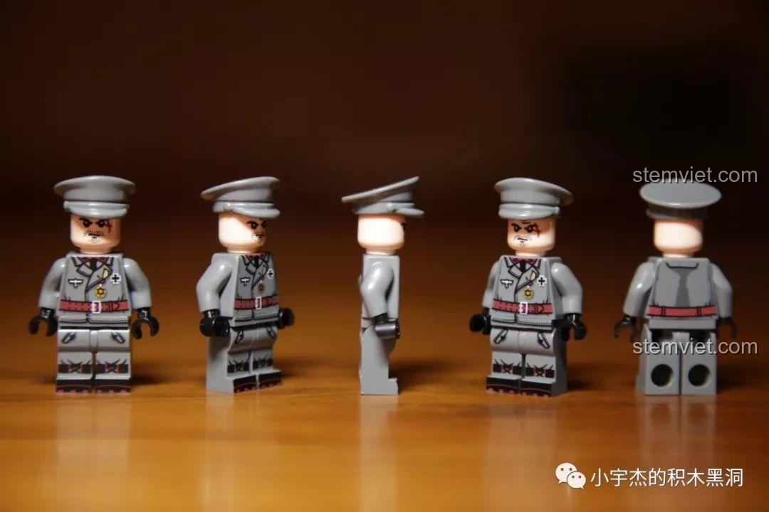 Các góc nhìn chi tiết của minifigure sĩ quan Đức, từ bộ lắp ráp quân sự SEMBO 101113.