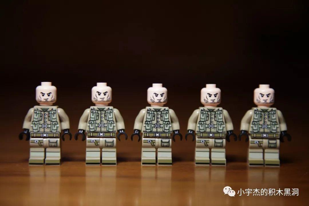 Bộ sưu tập 5 minifigures lính Anh trong bộ đồ chơi xếp hình SEMBO 101117 Đế Chế Thép, phù hợp cho bé trai 6 tuổi.