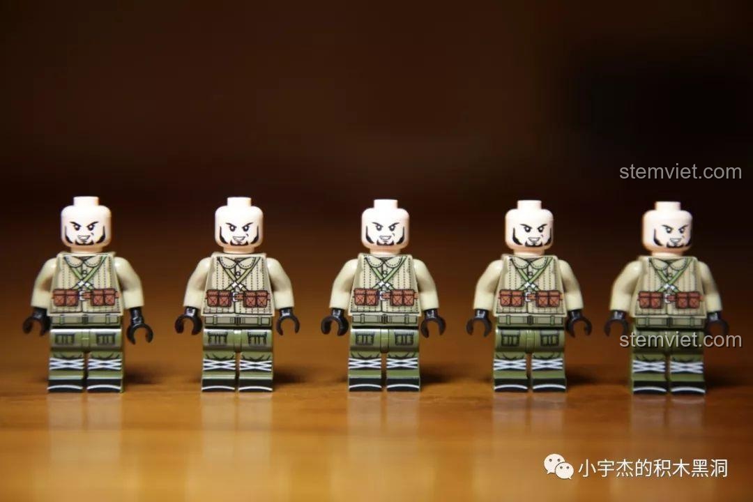 Minifigures lính Liên Xô với quân phục và biểu cảm khác nhau từ bộ SEMBO 101117.