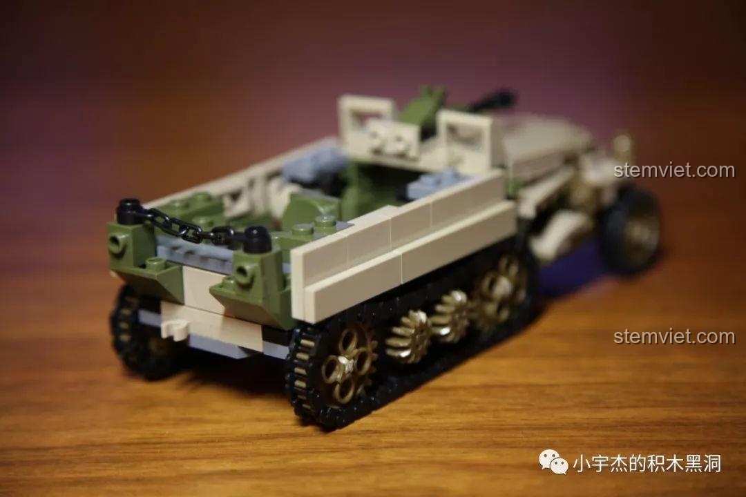 Chi tiết phía sau của mô hình xe bán xích SEMBO 101117.