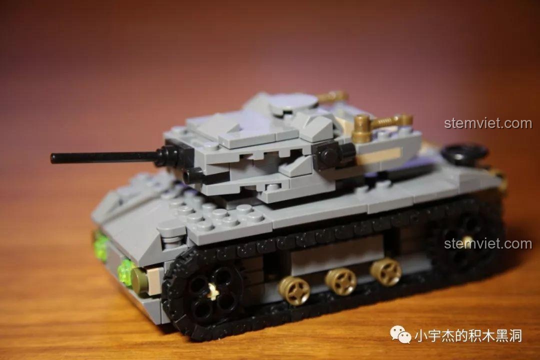 Cận cảnh chi tiết bên hông của xe tăng lắp ráp từ bộ SEMBO 101117.