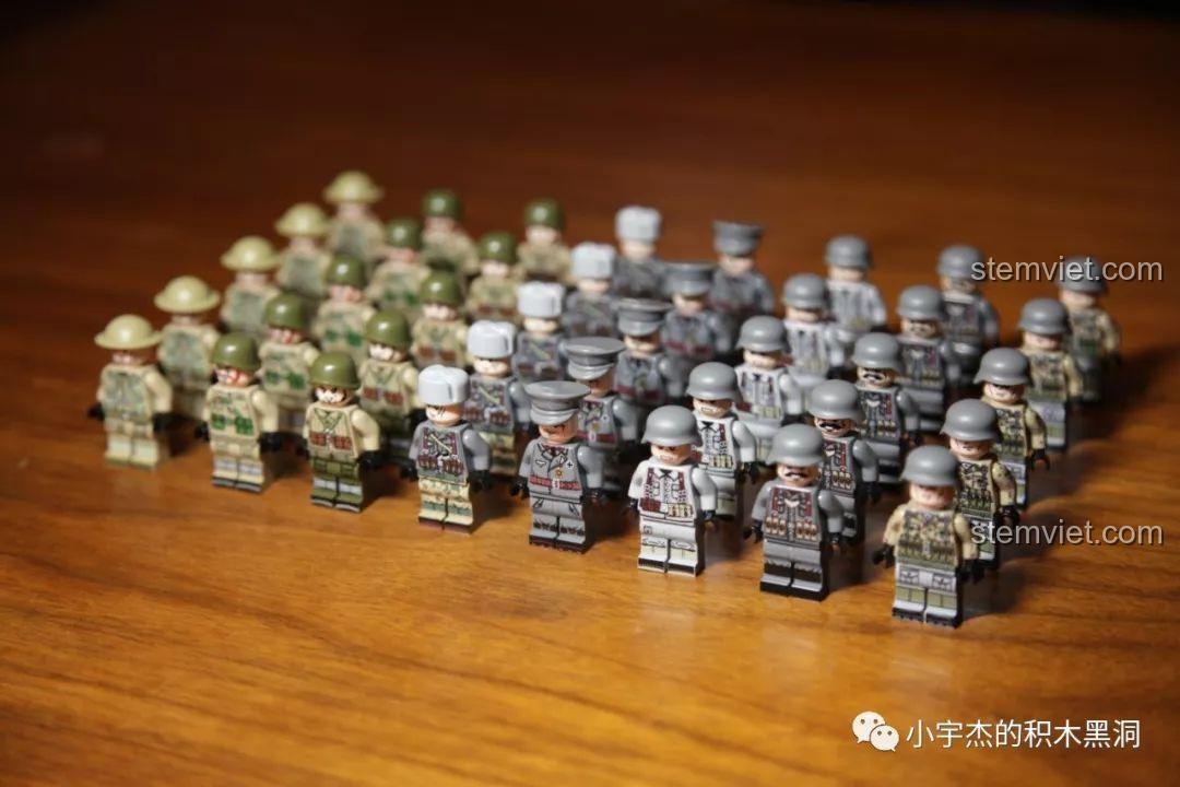 Góc nhìn nghiêng của đội quân minifigures từ bộ SEMBO 101117.
