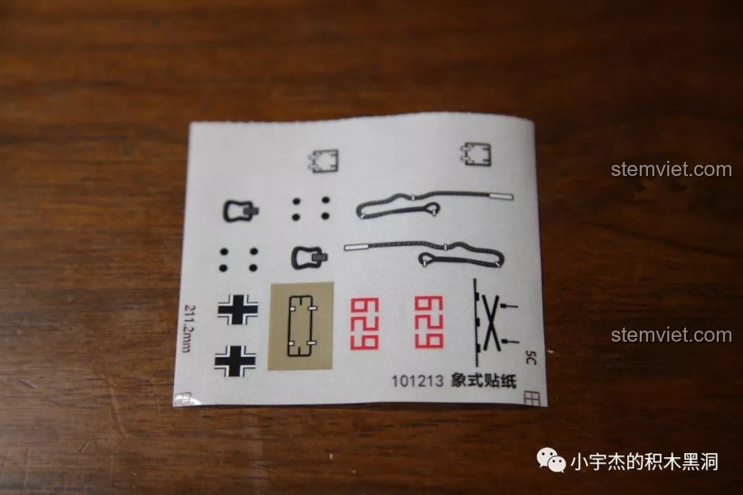 Tấm decal của xe tăng Elephant Sembo 101213 với các chi tiết in sắc nét, giúp tăng tính chân thực cho mô hình sau khi hoàn thành.