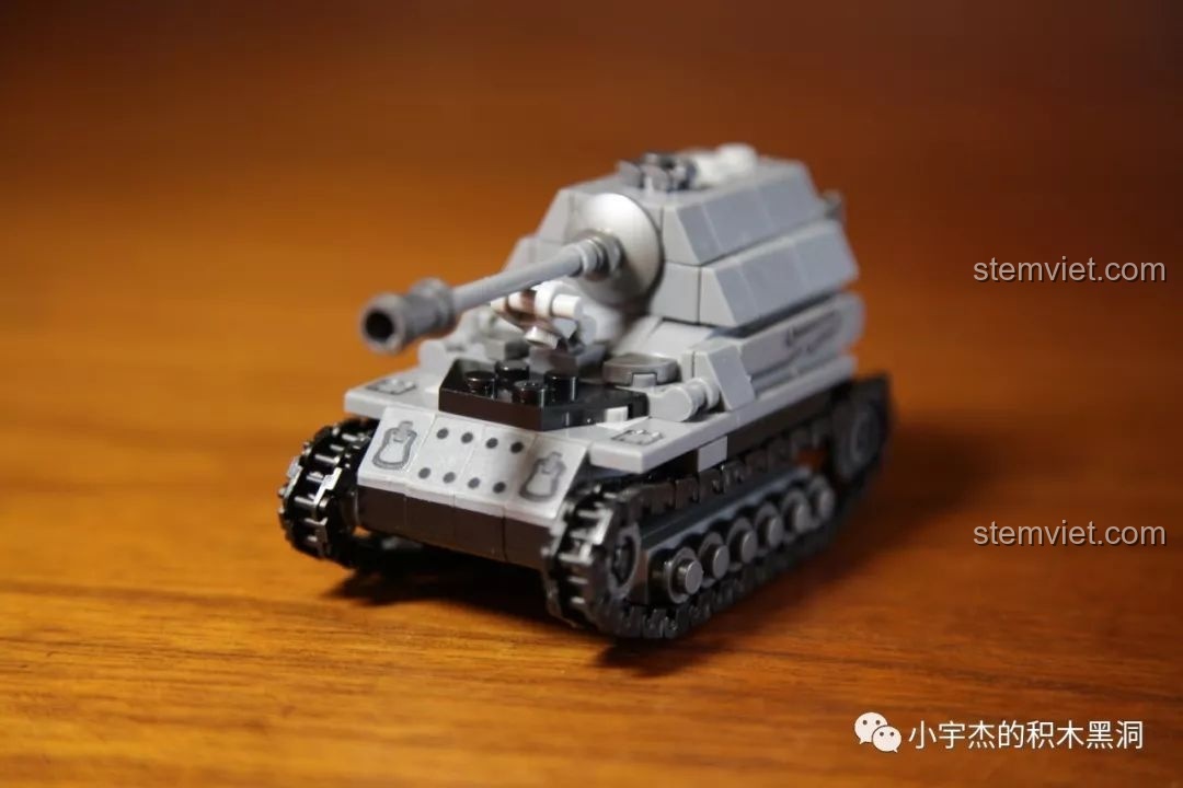 Mô hình xe tăng Elephant Sembo 101213 đã hoàn thành, nhìn từ phía trước, nổi bật với nòng pháo dài và giáp dày.