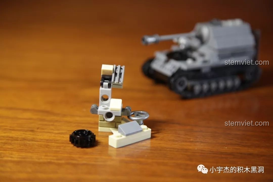 Phụ kiện nhỏ đi kèm xe tăng Elephant Sembo 101213, một chi tiết bổ sung thú vị cho cảnh quan mô hình.