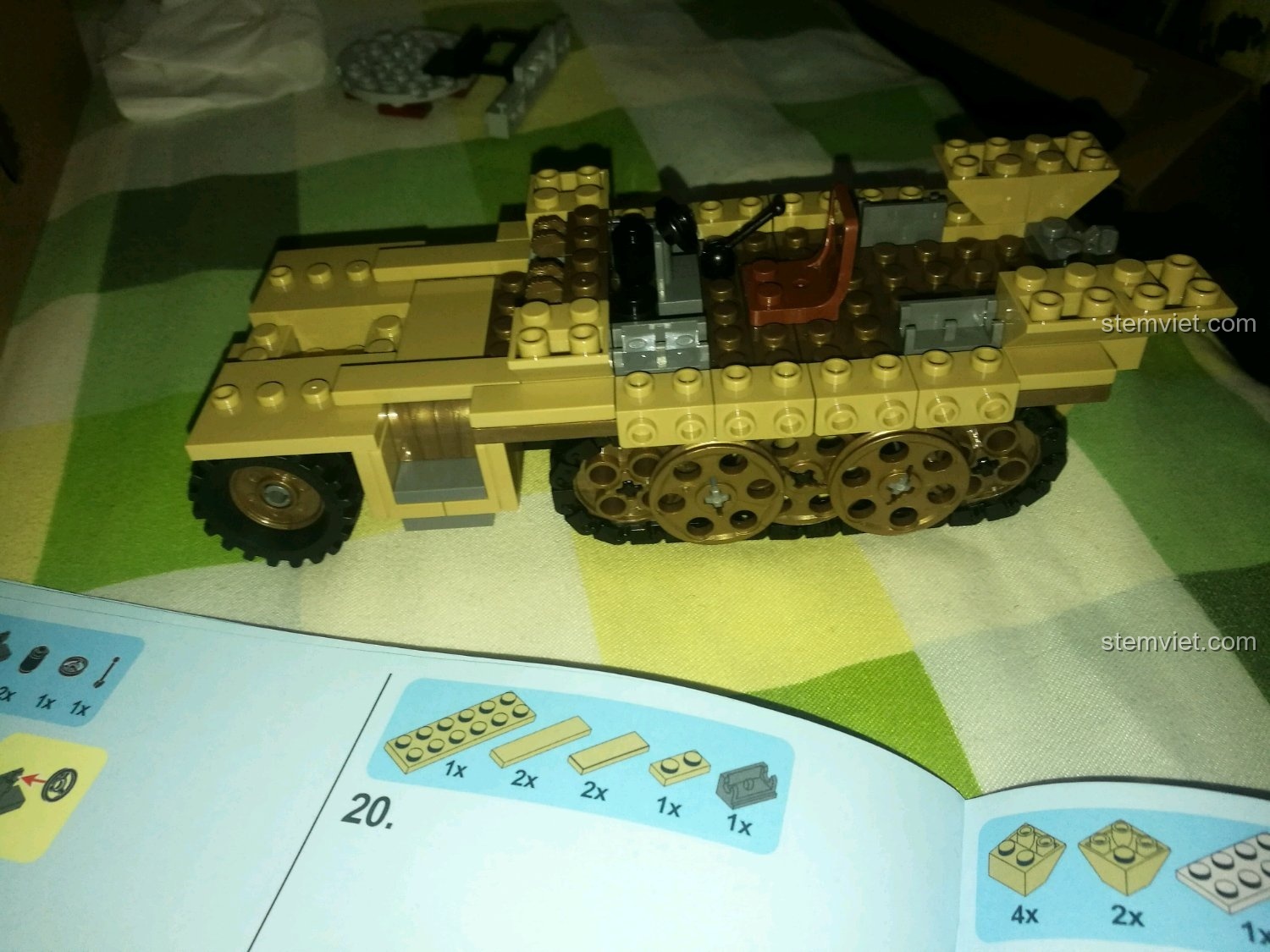 Chi tiết khoang lái và ghế ngồi của bộ khối lắp ghép Xe Thiết Giáp Đức