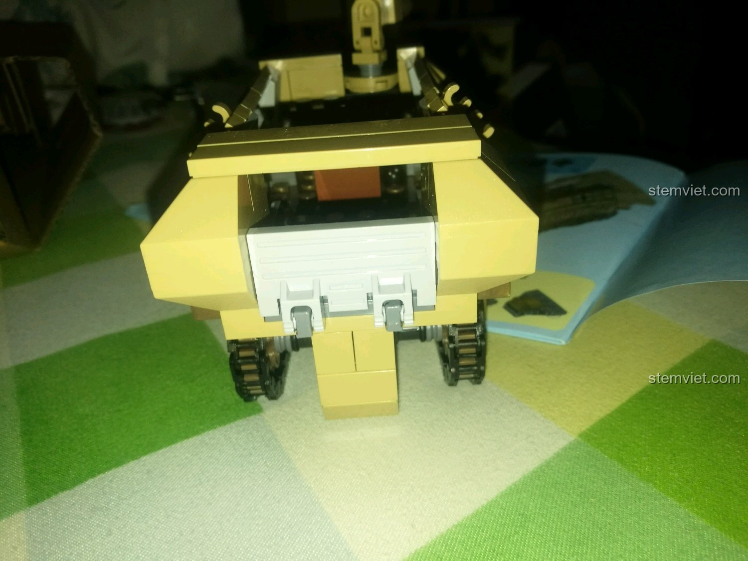 Chi tiết phần đầu xe của đồ chơi mô hình SEMBO 101321