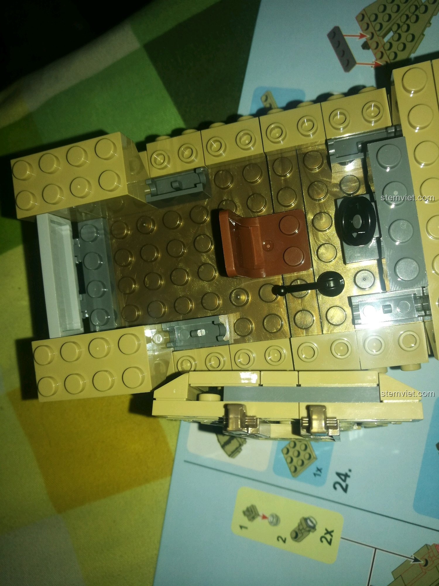 Nội thất xe bọc thép Đức SD.KFZ.251 SEMBO 101321 nhìn từ trên xuống, không gian rộng rãi.