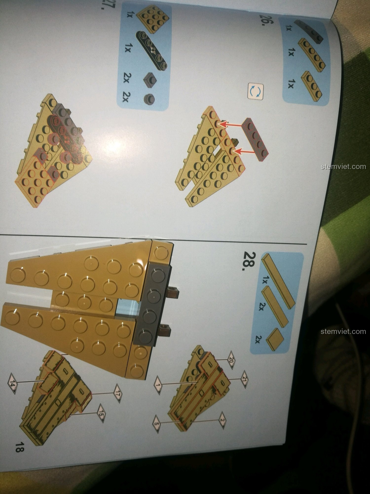 Phần đầu xe bọc thép Đức SD.KFZ.251 SEMBO 101321 với đèn pha và chi tiết mặt trước.