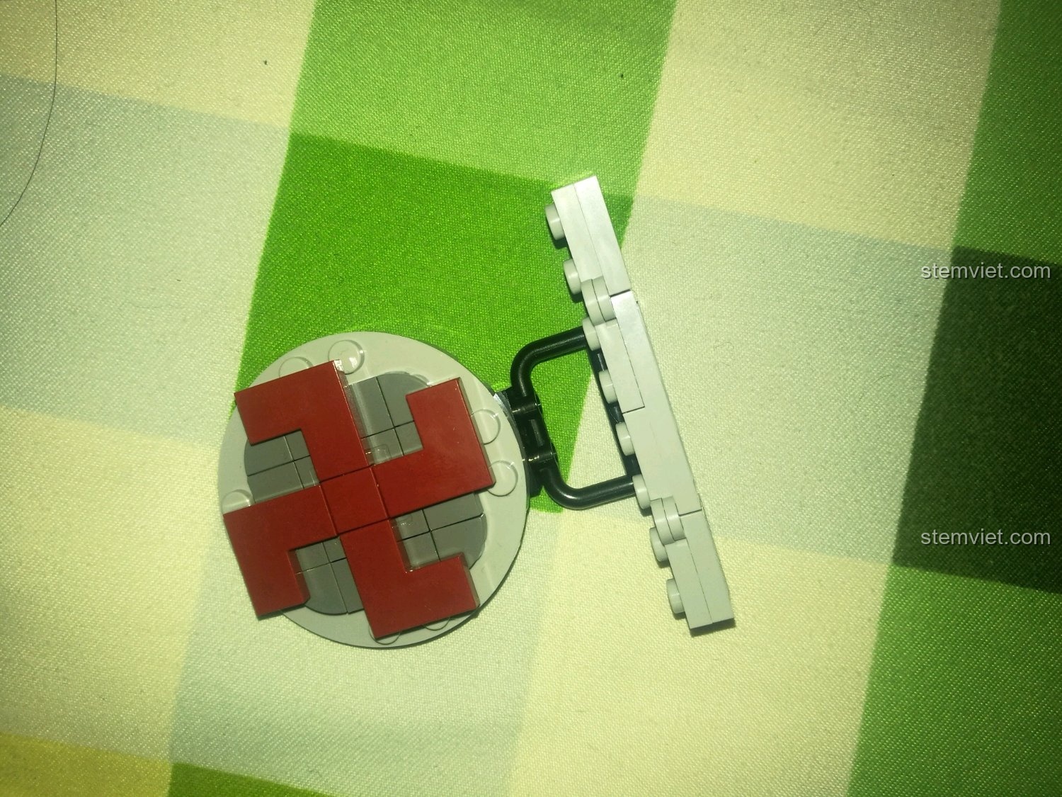 Cận cảnh phần thân trước của xe bọc thép Đức SD.KFZ.251 SEMBO 101321, chi tiết tinh xảo.