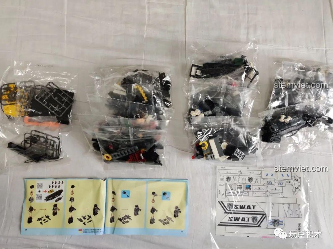 Tờ decal chi tiết của Mô hình Tàu Chiến SWAT 102467, với logo SWAT và các họa tiết trang trí.