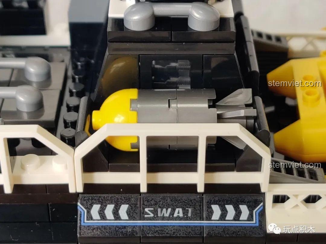 Toàn cảnh mô hình Tàu Tuần Tra Đặc Nhiệm SWAT Hắc Ưng sau khi lắp ráp hoàn chỉnh, một sản phẩm ấn tượng từ SEMBO.