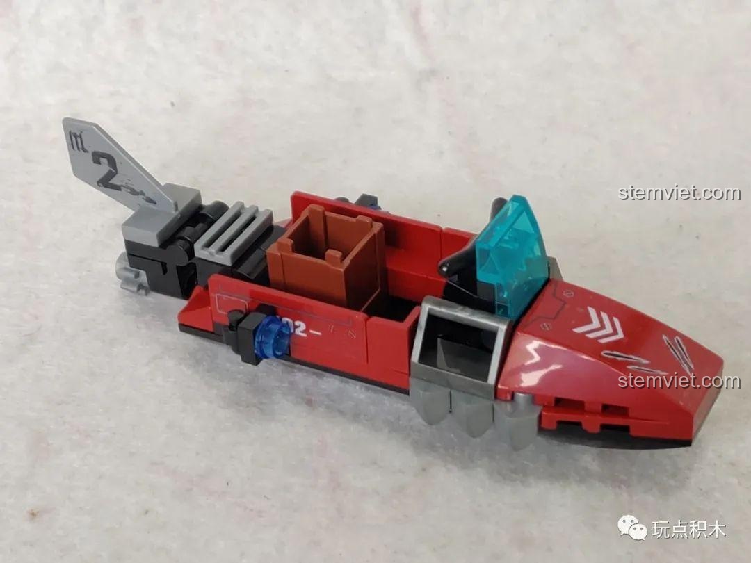 Cận cảnh ụ pháo chính trên mũi tàu của đồ chơi mô hình Tàu Chiến Cảnh Sát SWAT, có thể xoay và nâng hạ.