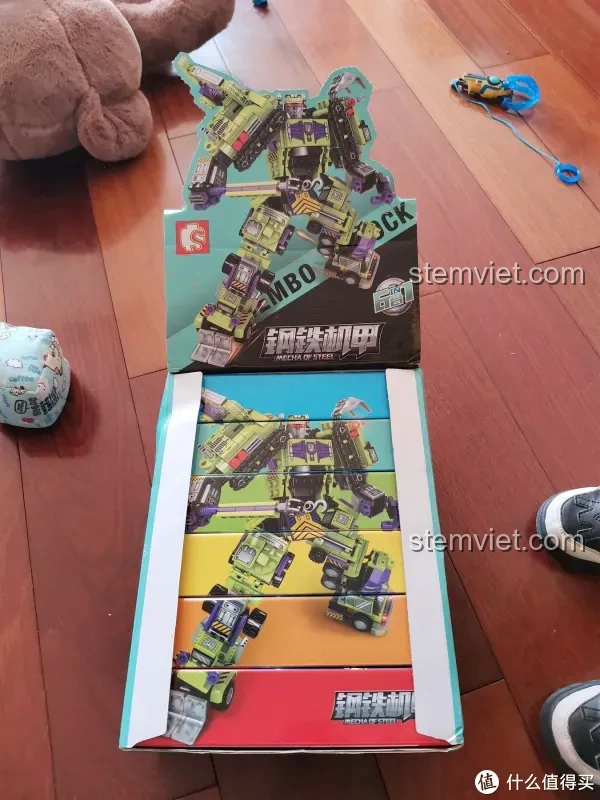 Hộp sản phẩm đồ chơi mô hình Robot Devastator SEMBO 103081, thể hiện hình ảnh robot hợp thể mạnh mẽ, phù hợp bé trai 6 tuổi.
