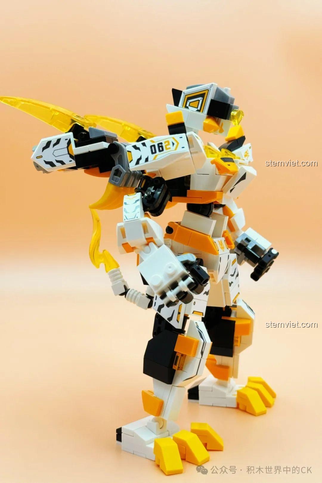 Mô hình robot Thanh Long, một sản phẩm khác trong cùng series Tứ Thánh Thú của SEMBO.