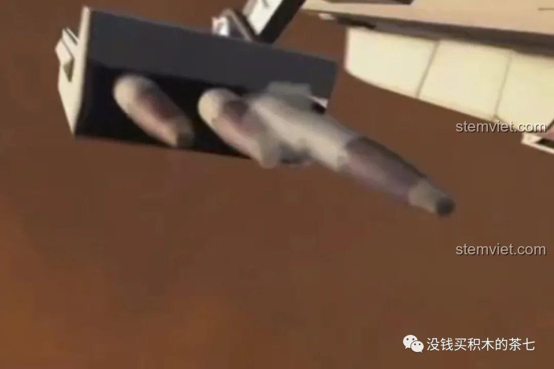 Cận cảnh buồng lái GUYS G-Runner tách rời từ phi thuyền GUYS G-Winger 108593 SEMBO, với bánh xe và thiết kế nhỏ gọn.