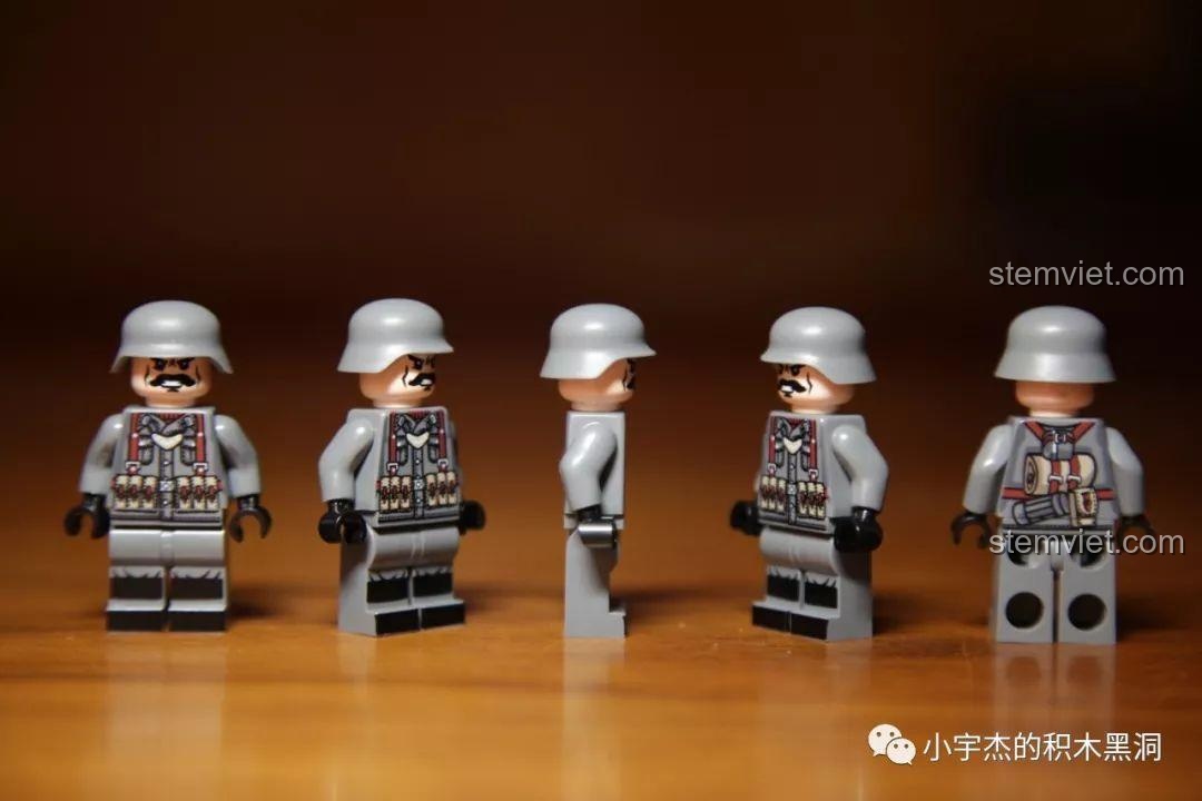 Chi tiết các mặt của minifigure lính Đức trong bộ Xe tăng quân sự Đế Chế Thép 1113.