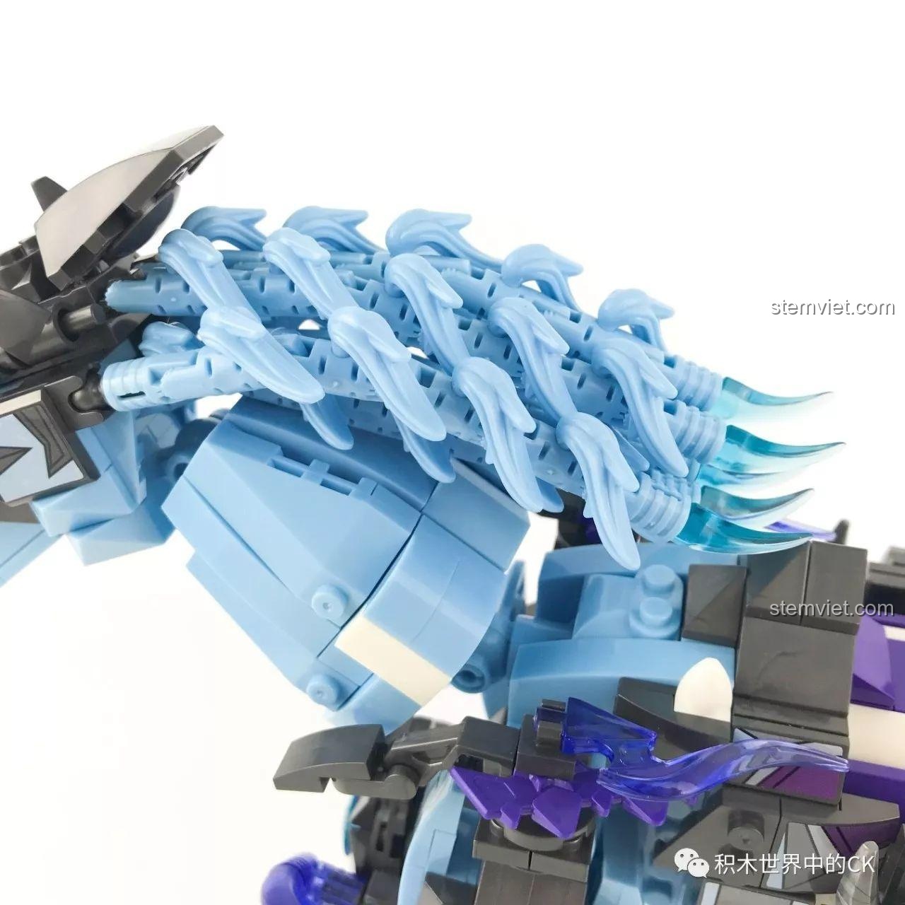 Cận cảnh phần thân ngựa với các chi tiết giống biểu tượng khuôn mặt trong bộ SEMBO 11894.