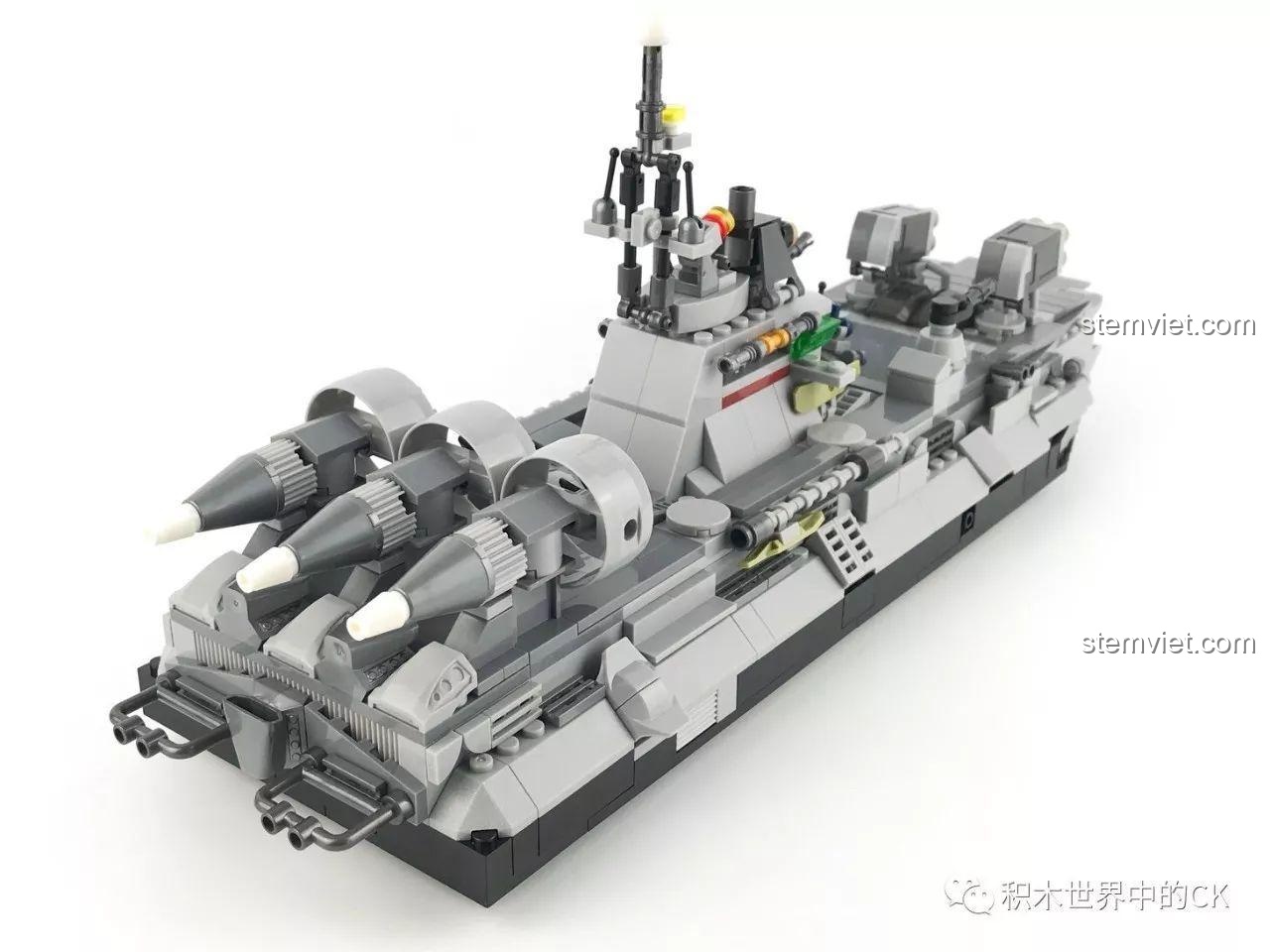 Chi tiết buồng lái của Tàu Đệm Khí Bison SEMBO 12170-12173, với các điều khiển và ghế ngồi