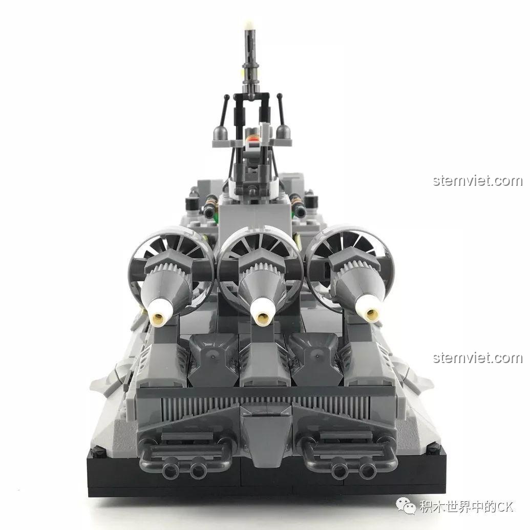 Góc nhìn rộng hơn về mũi tàu mở của Tàu Đệm Khí Bison SEMBO 12170-12173